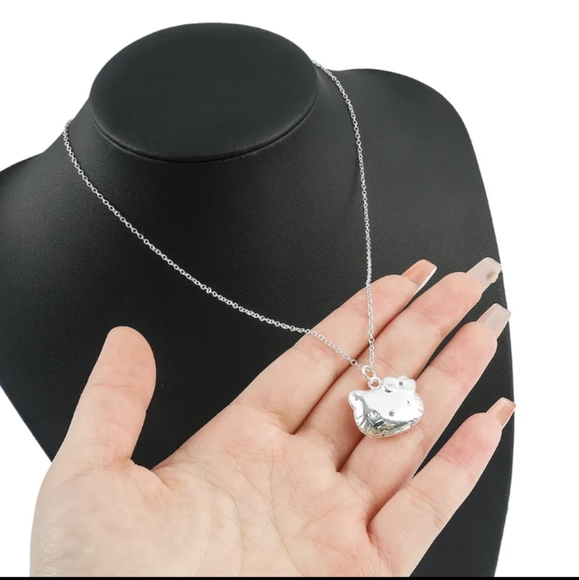 Hello Kitty Locket (Silver) - Picture 6 of 7